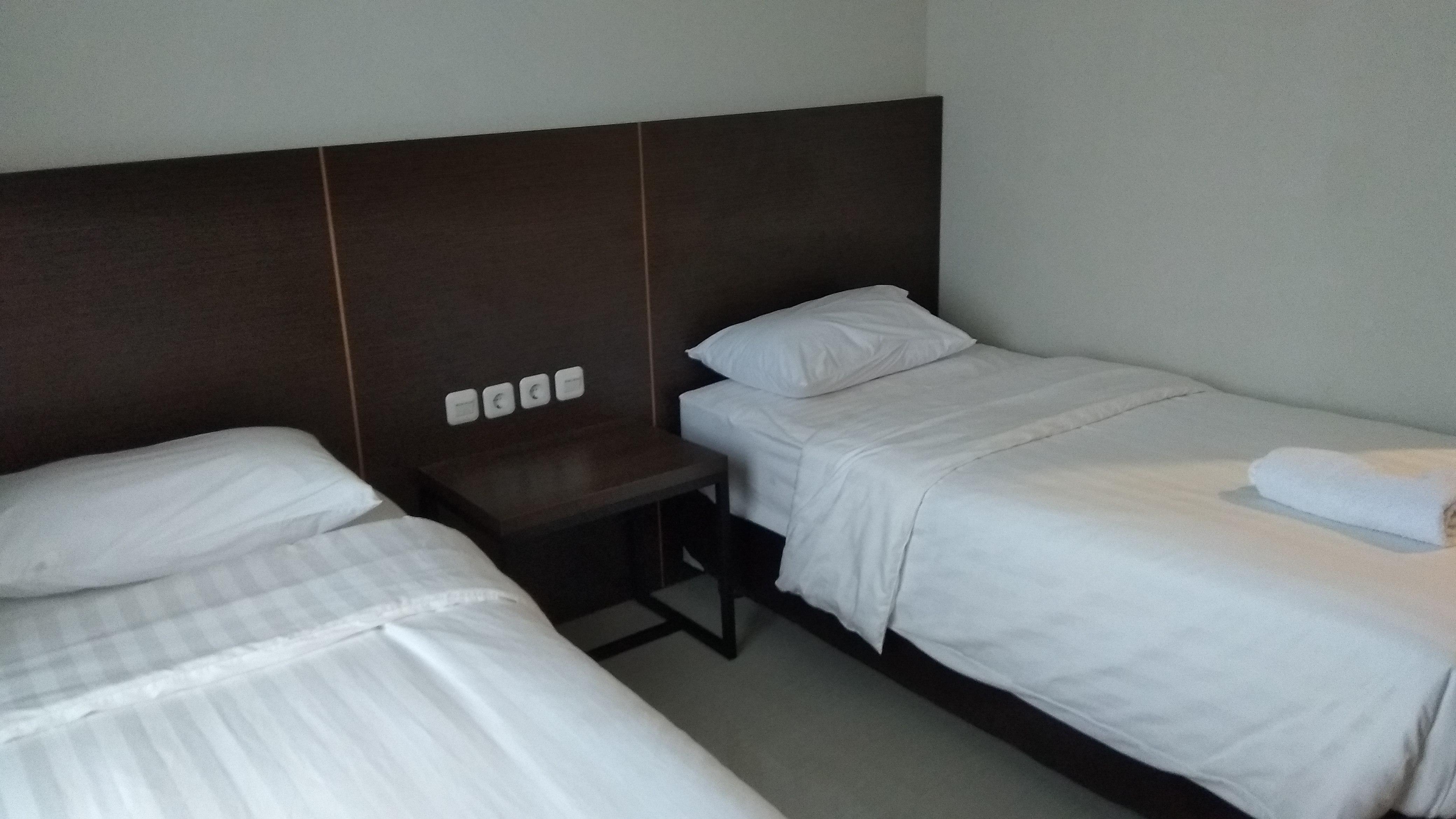 Super Oyo 1006 Azzahra Guest House Syariah Ambon Esterno foto