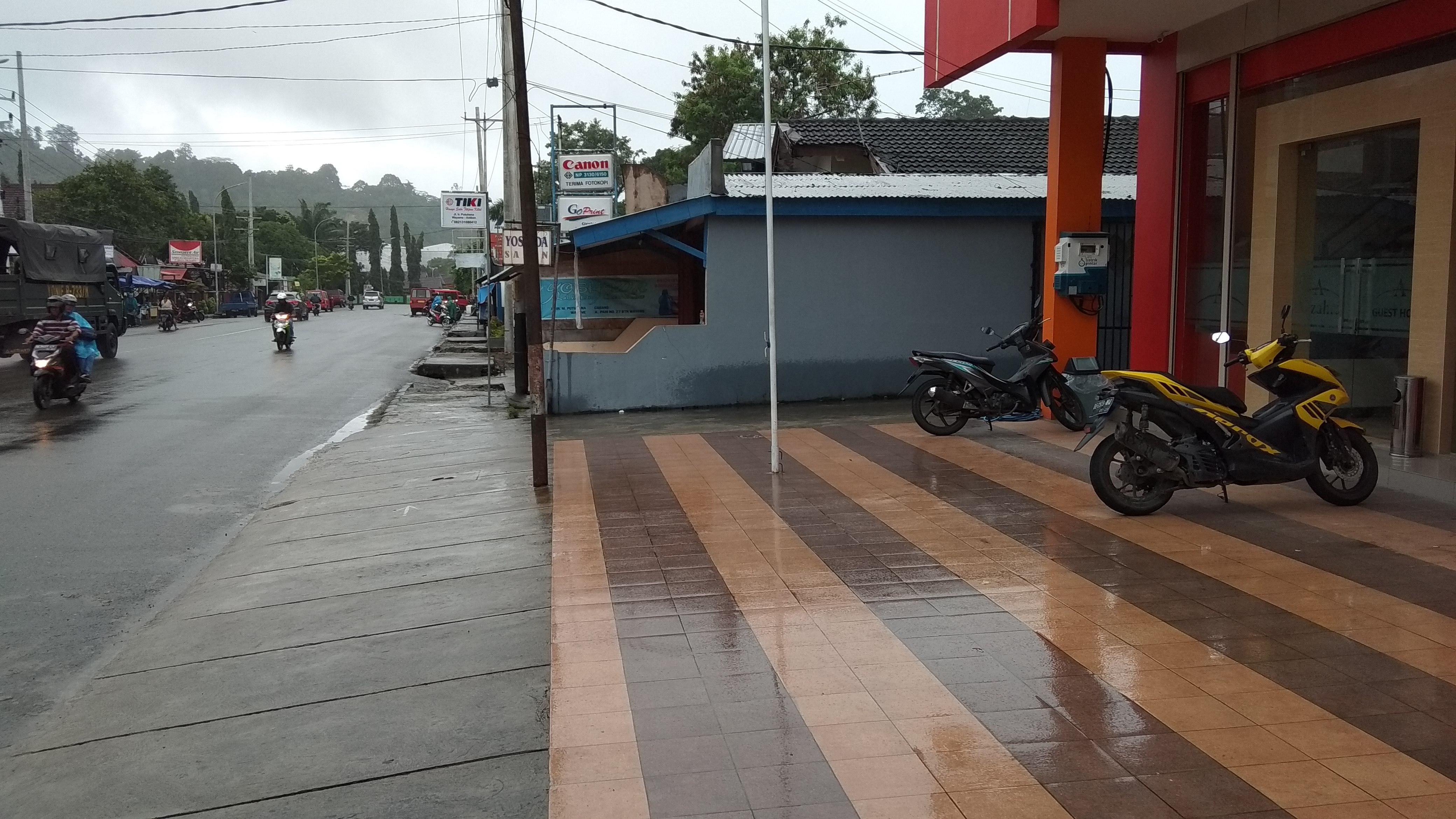 Super Oyo 1006 Azzahra Guest House Syariah Ambon Esterno foto