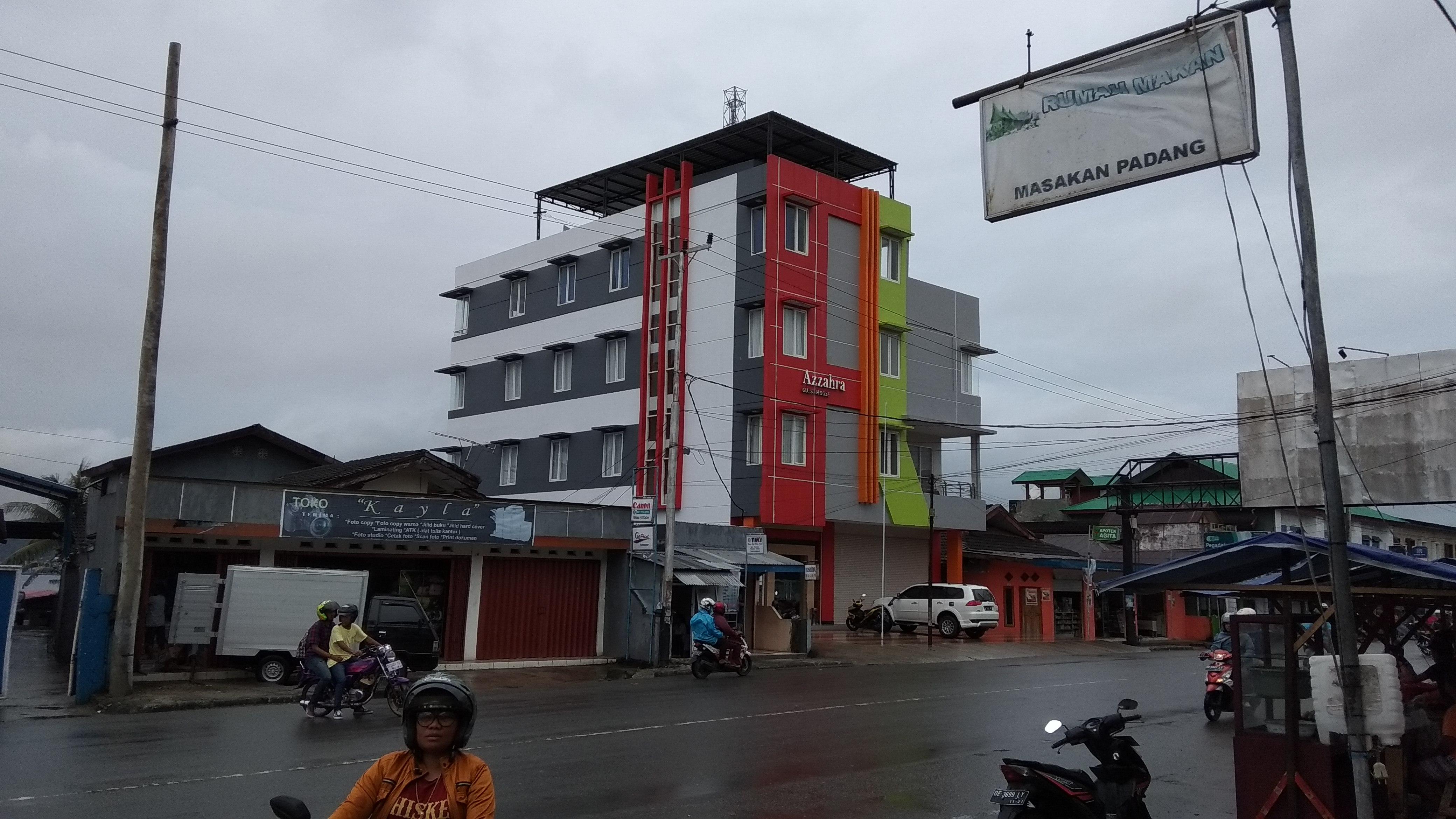 Super Oyo 1006 Azzahra Guest House Syariah Ambon Esterno foto