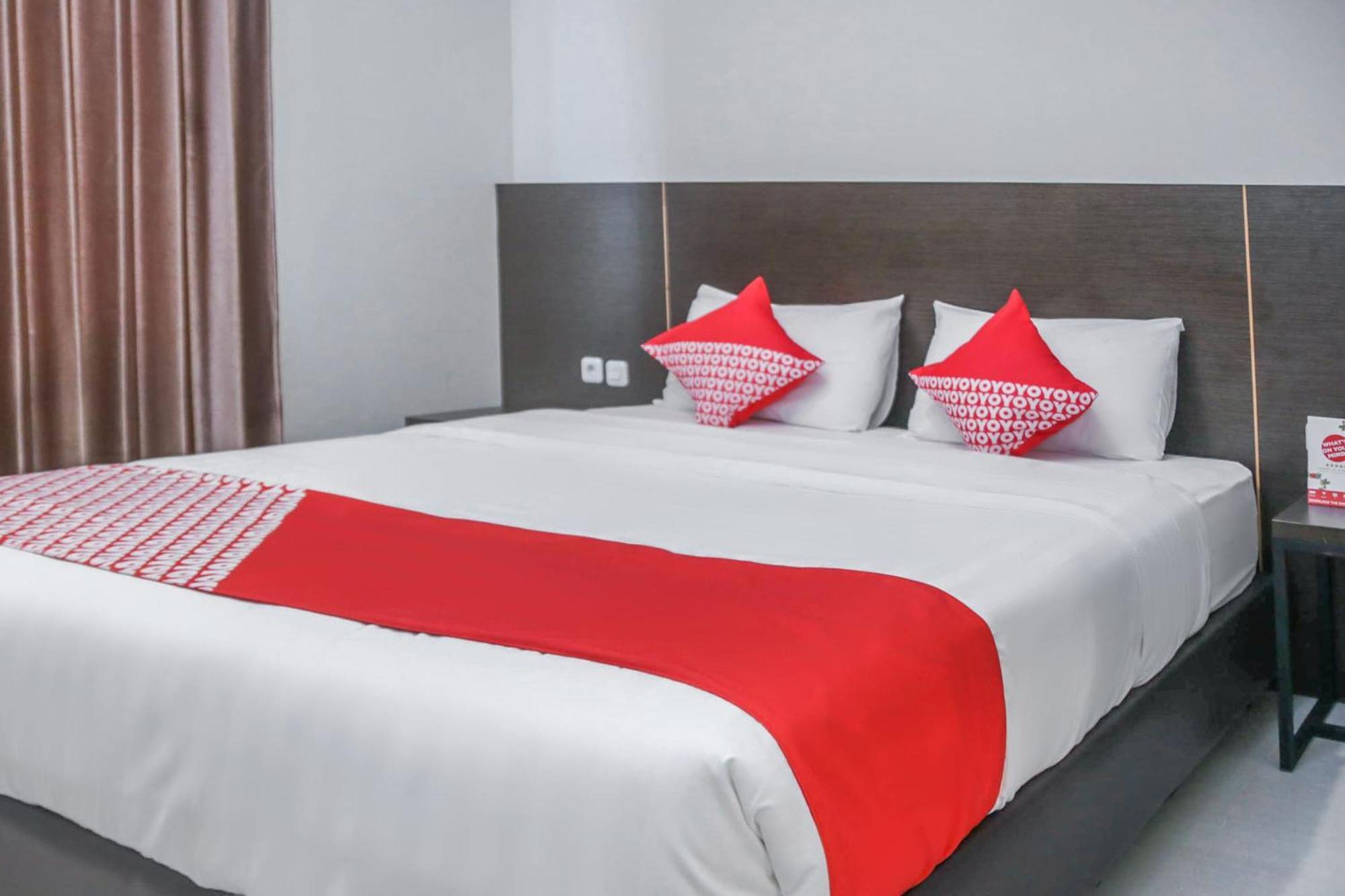 Super Oyo 1006 Azzahra Guest House Syariah Ambon Esterno foto